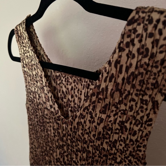 Pleated Leopard Print Tank Top - Picture 3 of 3